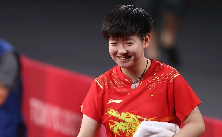 动漫美女被脱脱内内打扑克